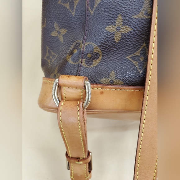Louis Vuitton Montsouris MM Backpack - Picture 11 of 16